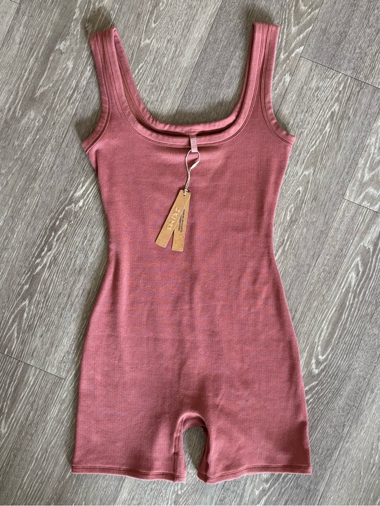 SKIMS Pants - NWT SKIMS Ribbed Scoop-Neck Romper in Dusty Rose